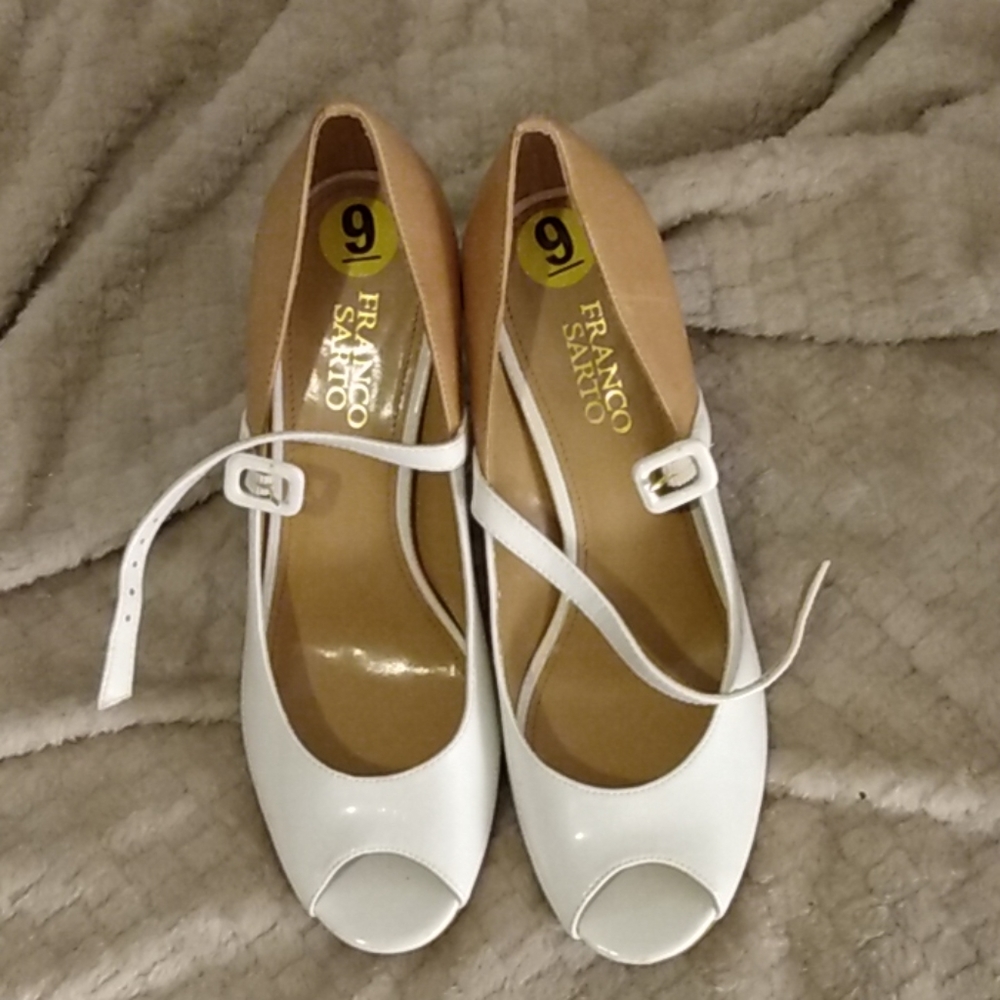 Franco Sarto Two Tones creme/Carmel peep toe heels